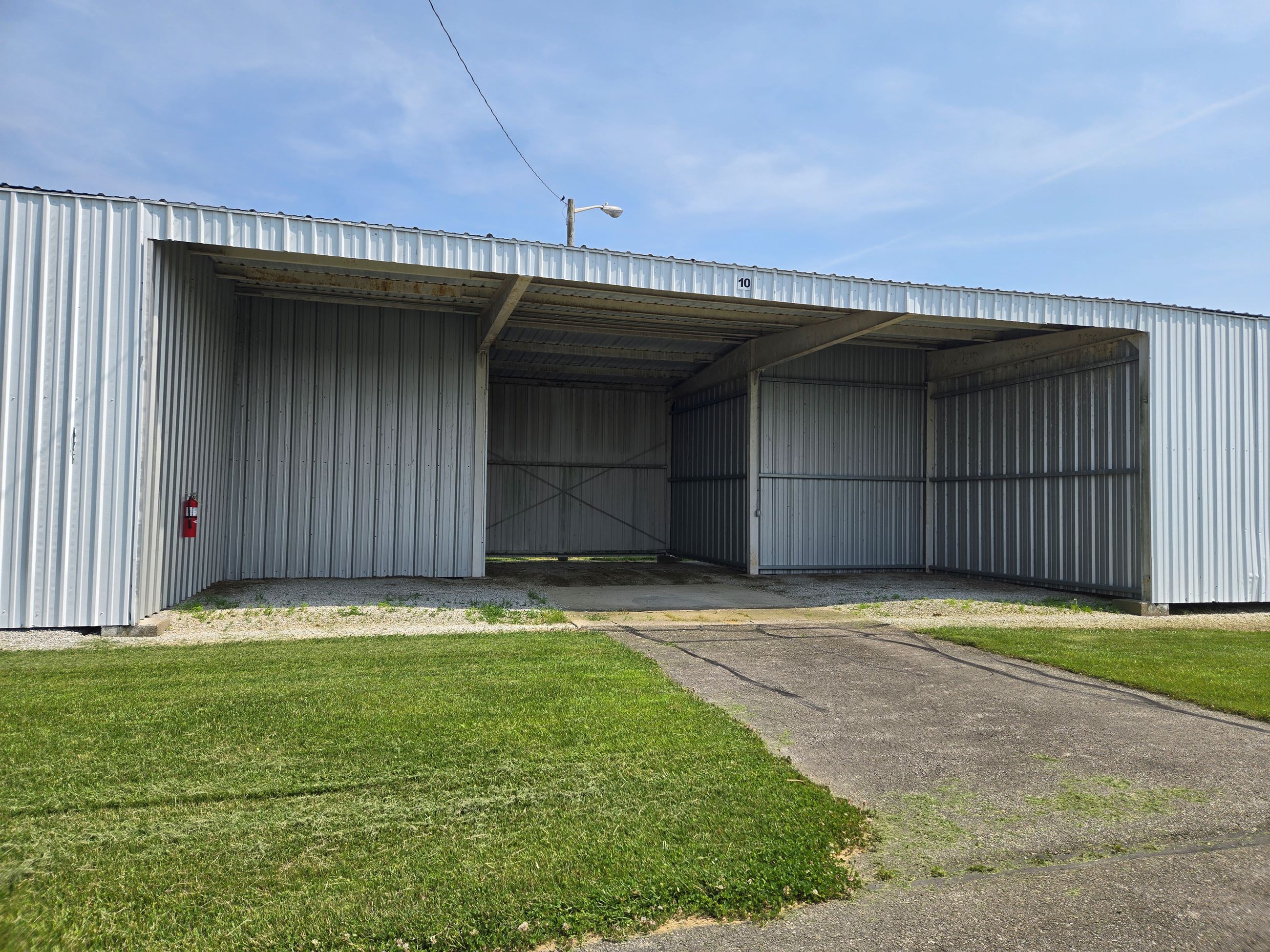 Open T-hangars